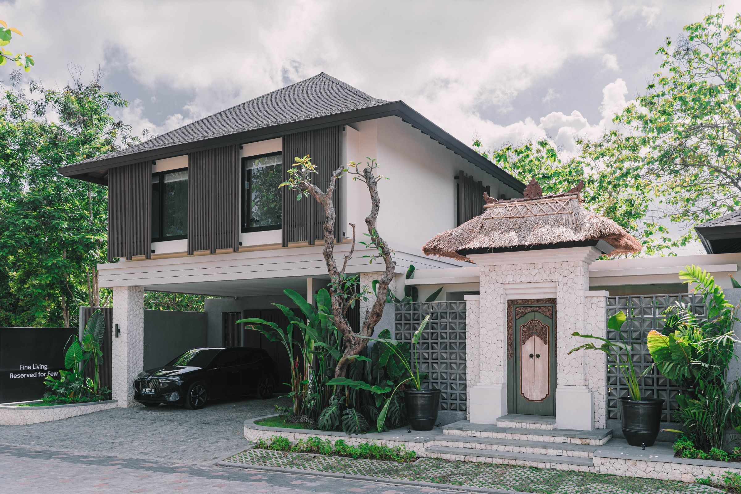 Modern Balinese Ultra Luxury Resort Villa in Jimbaran - Award Winning Project — view 2