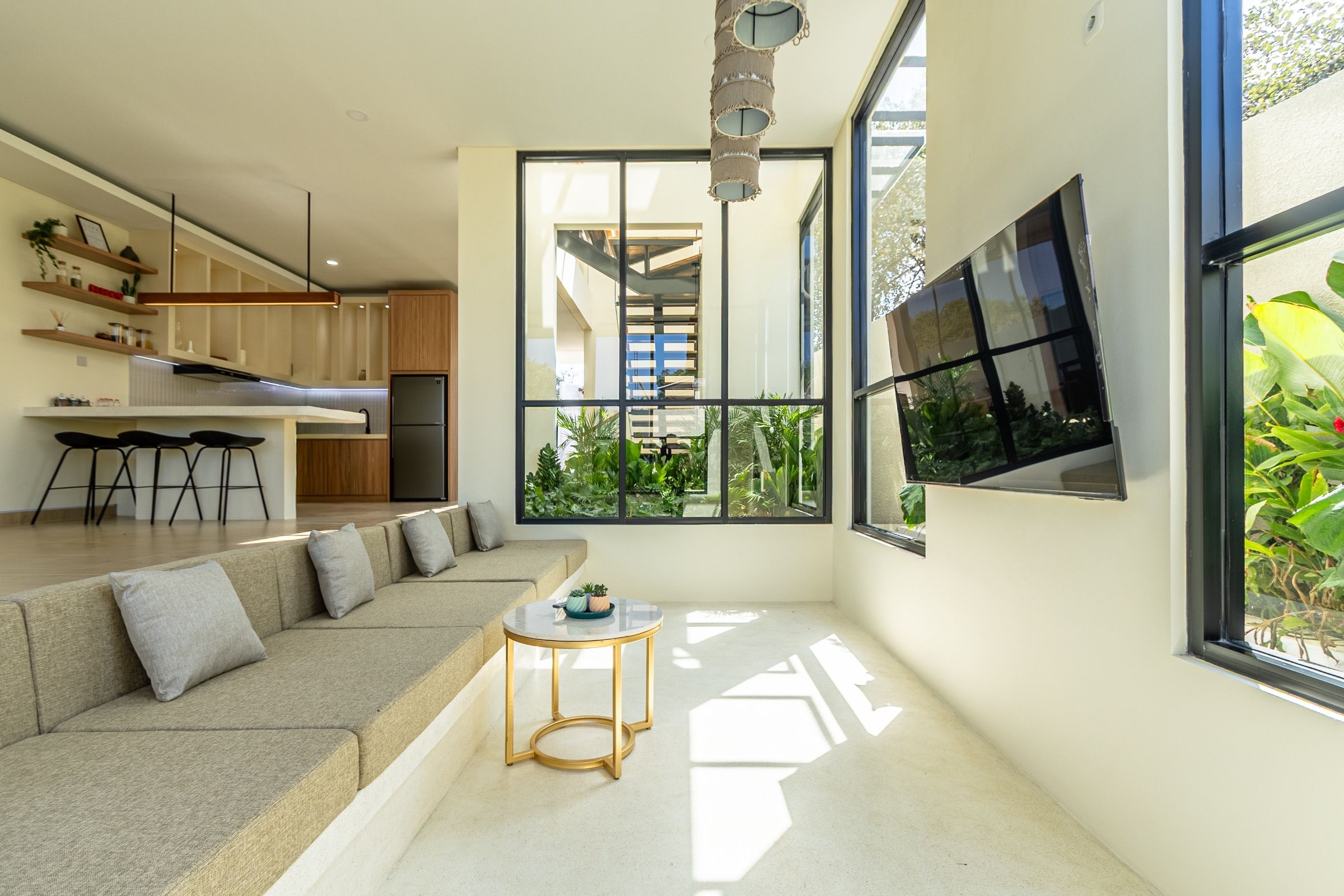 Modern Contemporary 3-Bedroom Villa in Bali | Private Pool & Open-Plan Living — Bukit, Bali