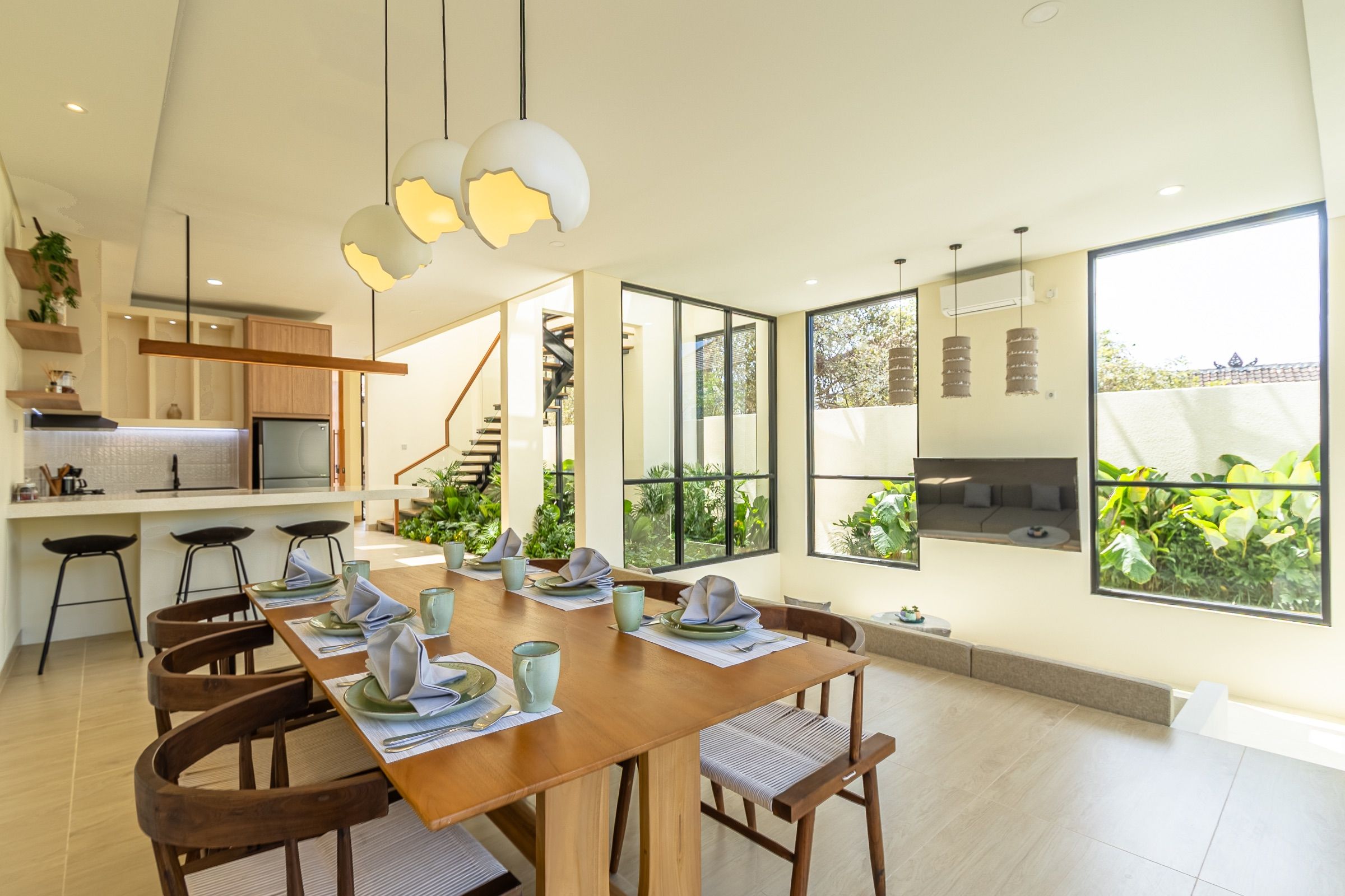 Modern Contemporary 3-Bedroom Villa in Bali | Private Pool & Open-Plan Living — view 4